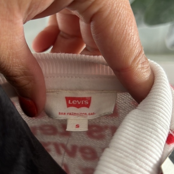 Levi’s All Over Spell Out Crop Sweatshirt Raw Hem Red White Cozy Casual S NWT - Picture 7 of 11